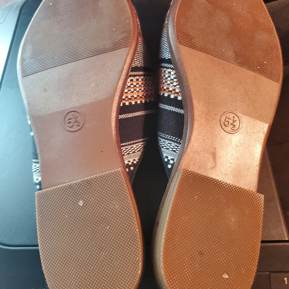 Universal Thread Mules - Picture 2 of 4